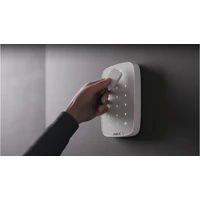 AJAX Keypad Plus - Vezeték nélküli érintés vezérelt kezelő panel, RFID olvasóval - Fehér