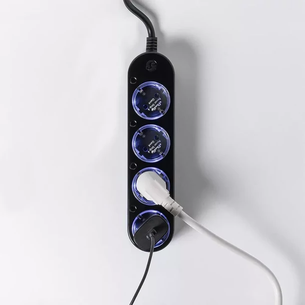 Shelly Power Strip 4 Gen4 – okos konnektor elosztó négy aljzattal, fogyasztásmérős, Wi-Fi, Zigbee, Matter, fekete