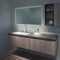 okostükör a fürdőszobában