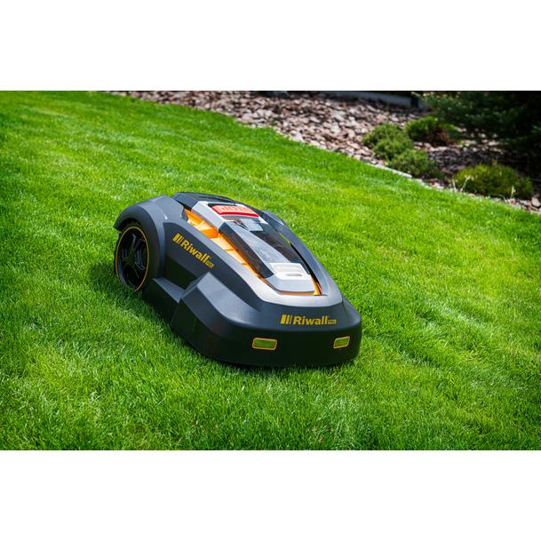 Riwall PRO RRM 1000 - akkumulátoros robotfűnyíró 1000m2